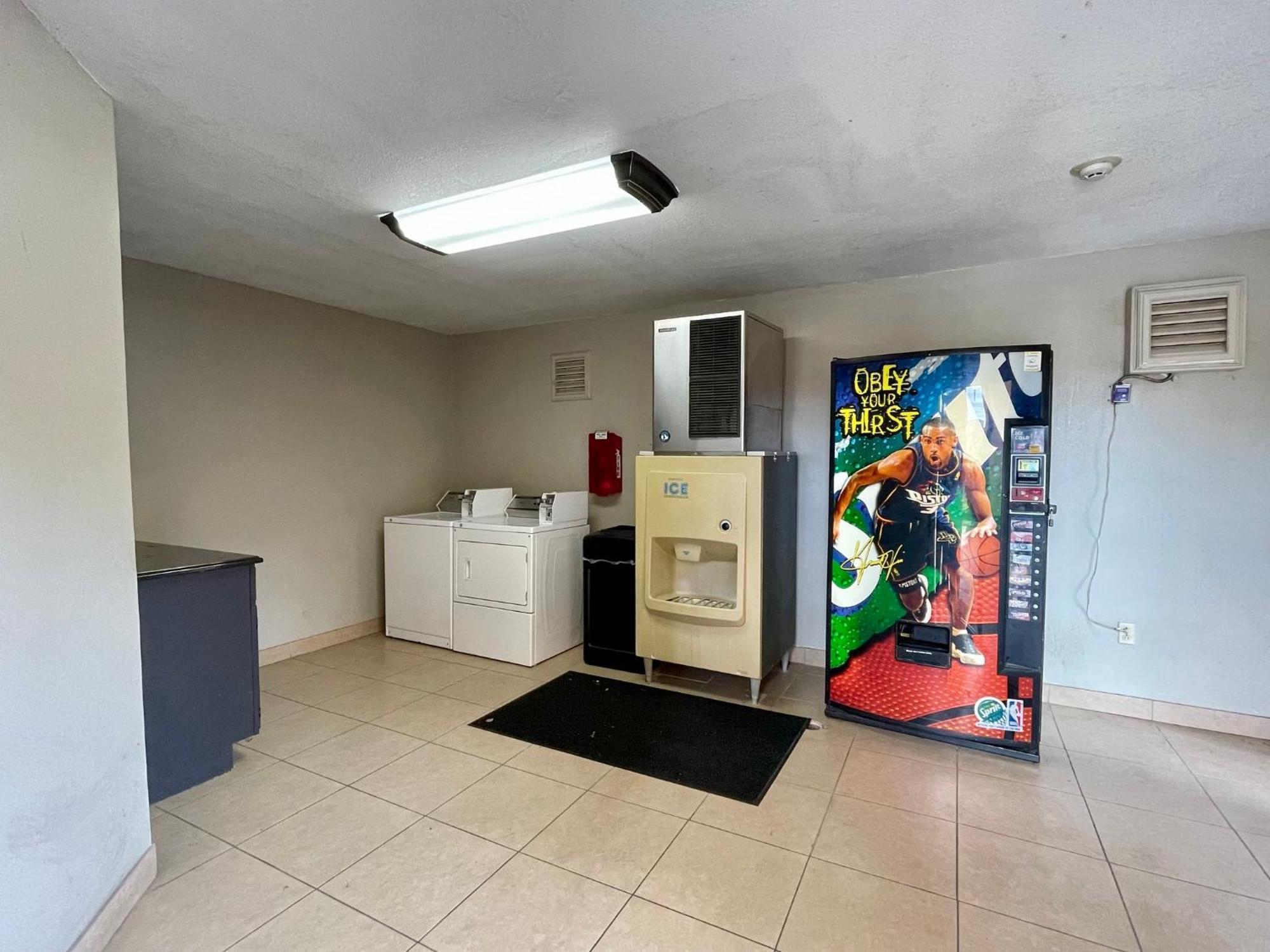 Red Roof Inn & Suites Jackson - Richland Buitenkant foto