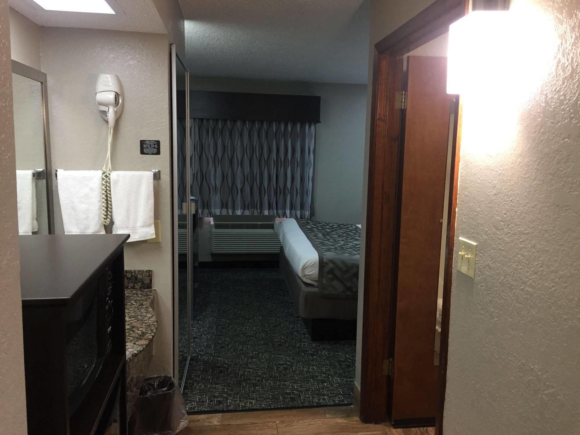 Red Roof Inn & Suites Jackson - Richland Buitenkant foto